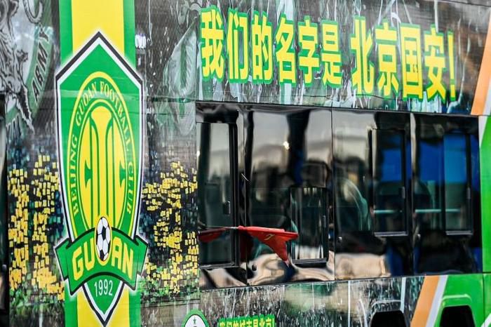 本来，我和我的搭档最初都不想接受美国公共广播电台的邀请，担任每周一次的节目先睹为快(Sneakpreviews)的主持人，因为在电台讨论这部影片势必带来极大的公开性。